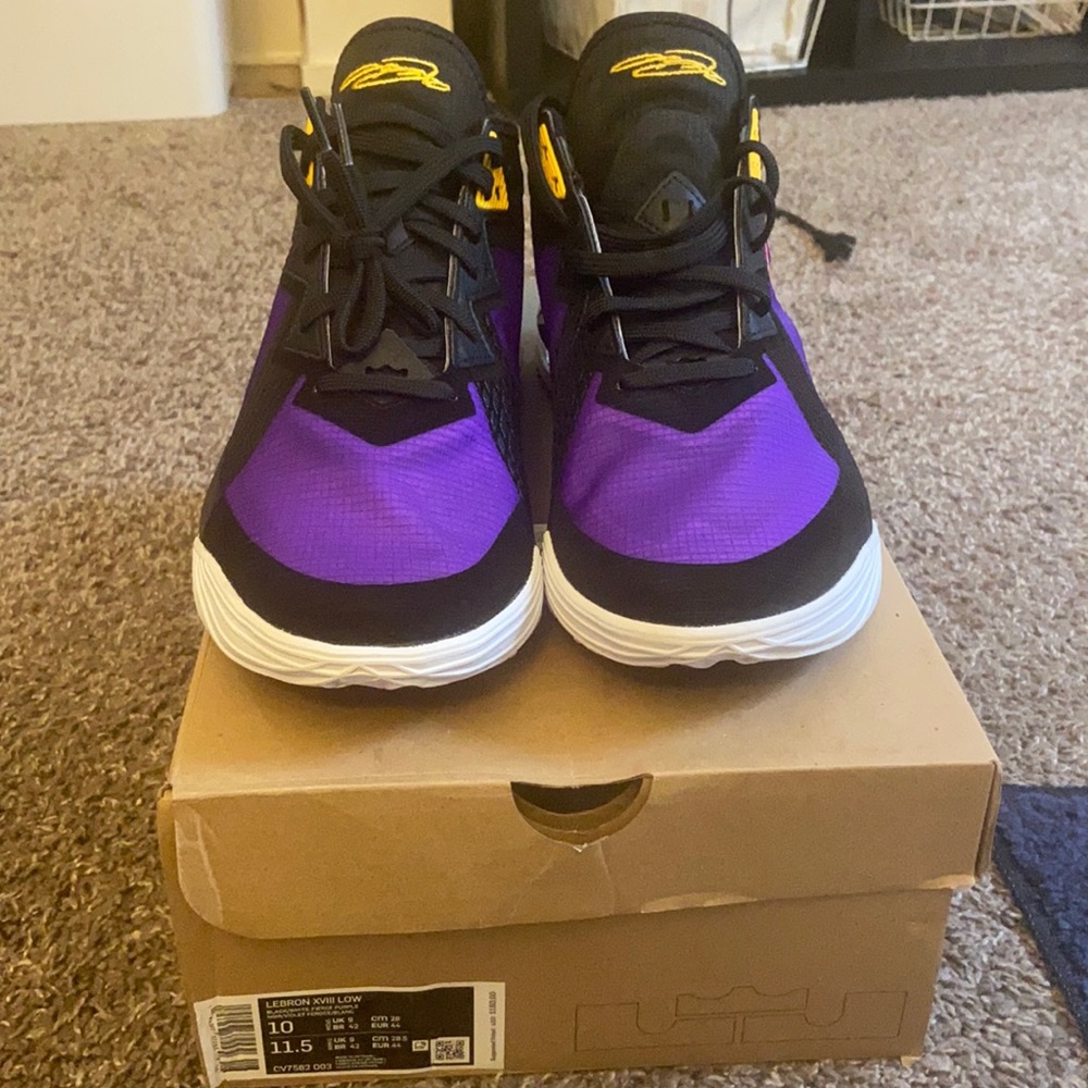 Lebron XVIII Low Sneakers